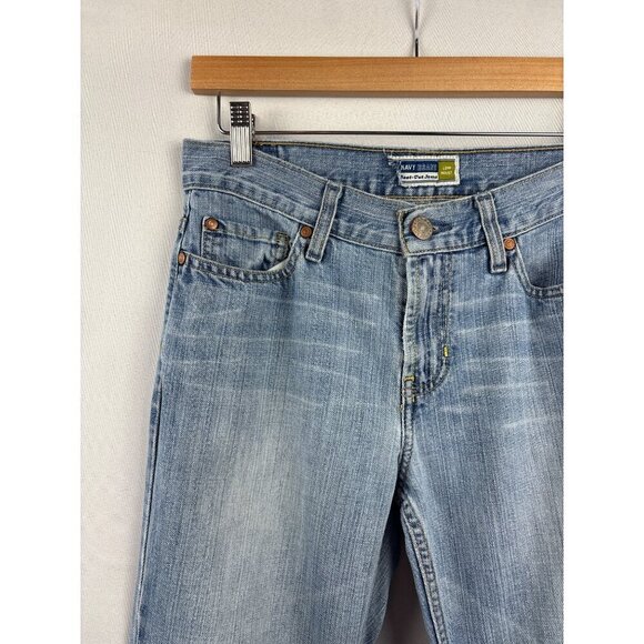 Women’s Old Navy Size 4 Short Light Blue Jeans with a Green Thread Stitch - Picture 4 of 6